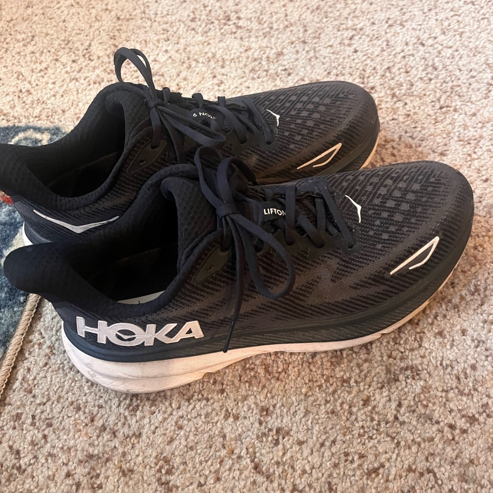 HOKA. Men’s size 10